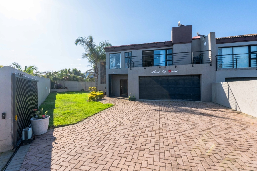 4 Bedroom Property for Sale in Menkenkop Western Cape